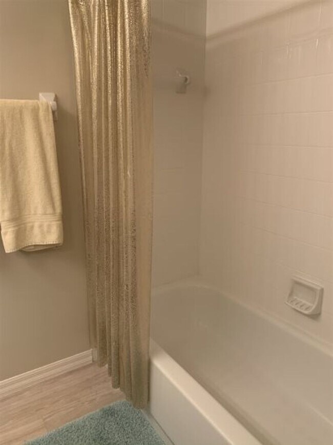 Building Photo - Beautiful 2 Bed/2 Bath in Lexington Countr...