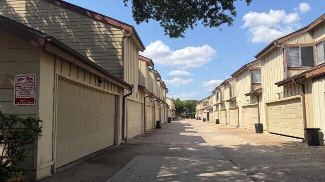 Foto del edificio - 12517 Newbrook Dr