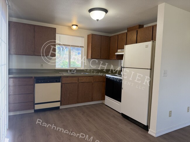 Building Photo - 912 SE Hailey Ave