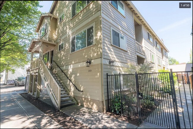 Building Photo - 2424 N Vancouver Ave