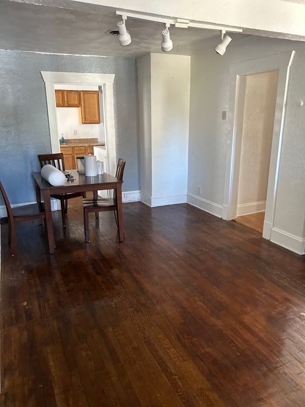 Building Photo - 1009 E Leicester Ave