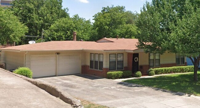 Building Photo - 6558 Malvey Ave