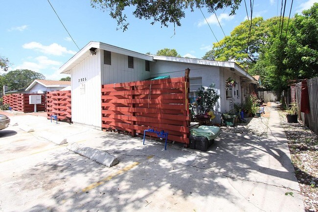 Foto del edificio - 3925 Mohr Ave N