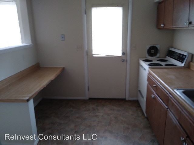 Building Photo - 2350 Beechmont Ave