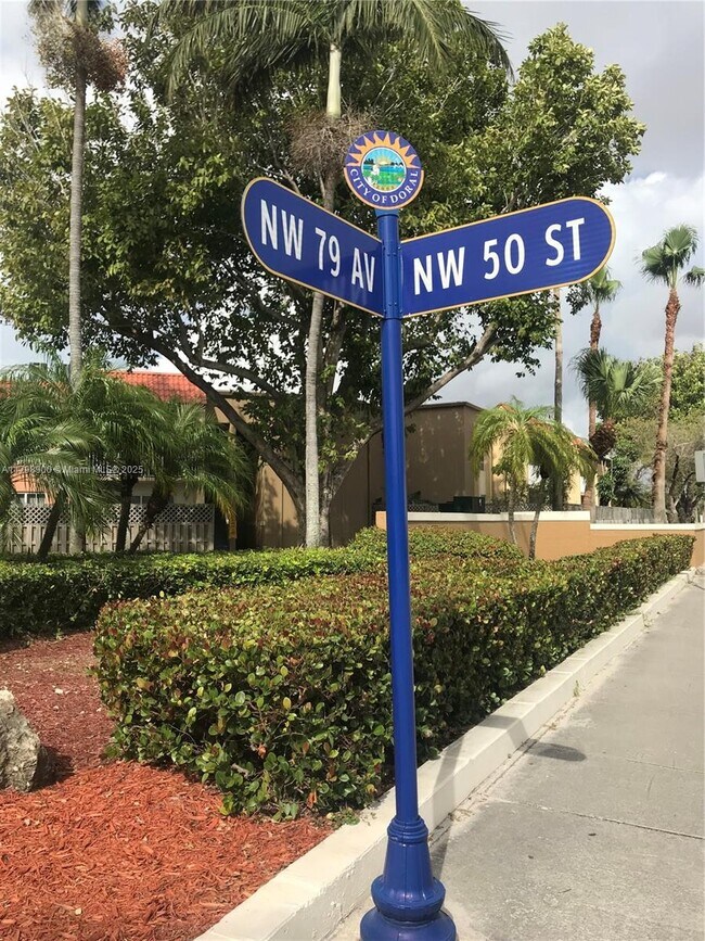 Foto del edificio - 4900 NW 79th Ave