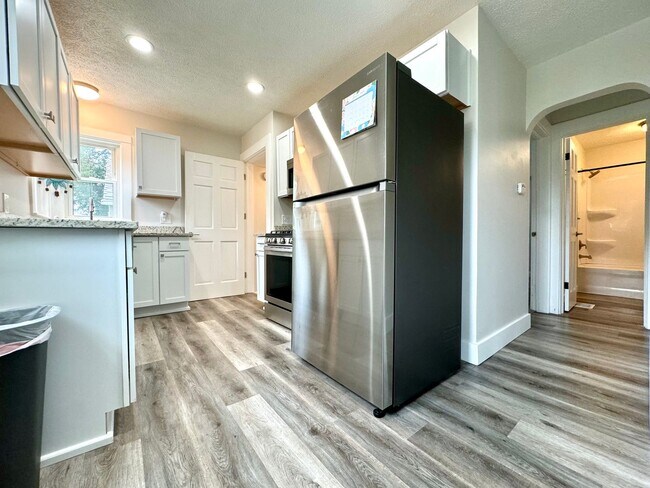 Foto del edificio - Updated & Move-In Ready Home for Rent – 2B...