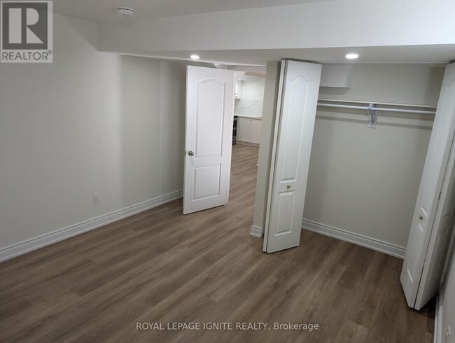 Building Photo - 137 Romanelli Cres