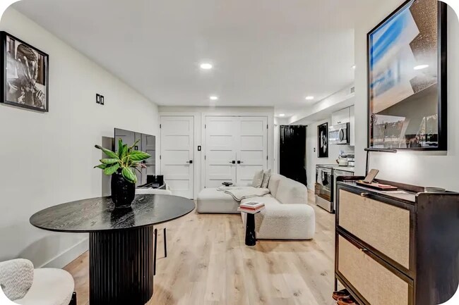 Foto del edificio - 8 Quincy Pl NE