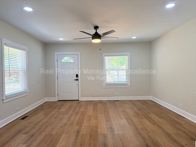 Building Photo - 114 E Club Blvd