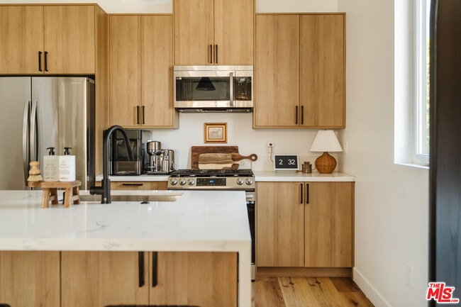 Foto del edificio - 4460 W Maplewood Ave