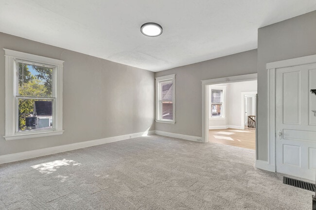 Building Photo - 2018 Burnet Ave