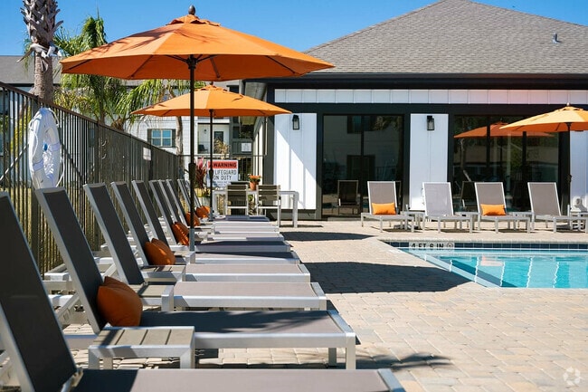 Building Photo - Pointe Grand DeLand