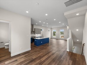 Building Photo - 3903 Pinemont Dr