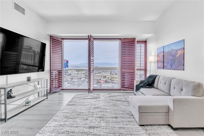 Building Photo - 4471 Dean Martin Dr