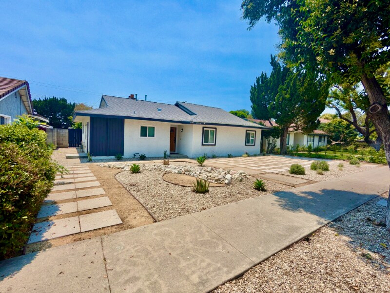 Foto principal - 19036 Plummer St