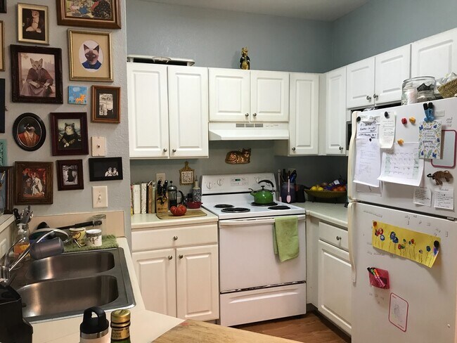 Building Photo - 2 bedroom, 2 bathroom at Twelve Oaks