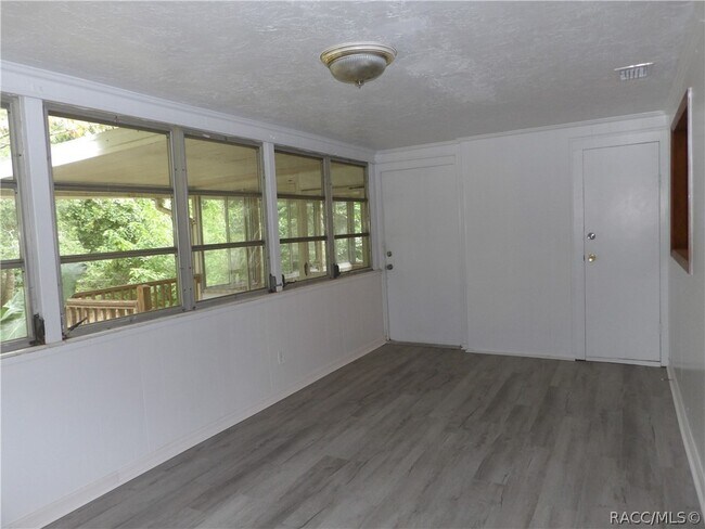 Foto del edificio - 3492 S Highlands Ave