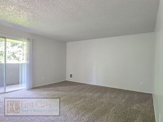 Building Photo - 1348 NE 186th Ave
