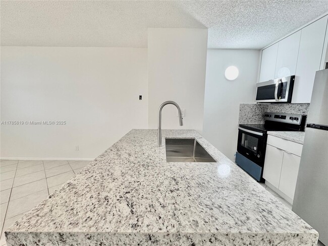 Foto del edificio - 2401 Riverside Dr