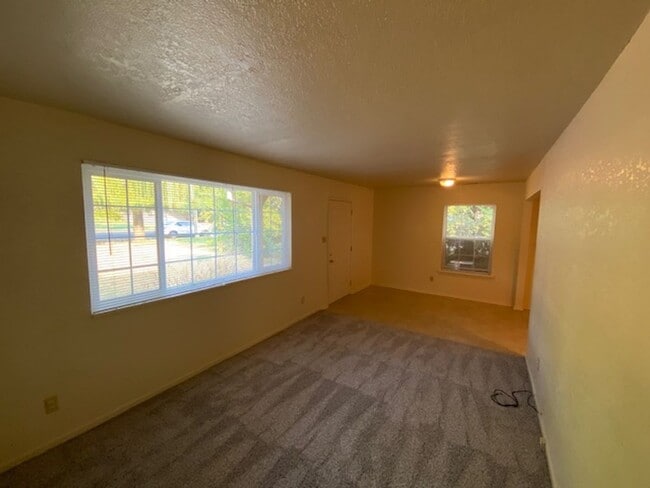 Building Photo - 3142 Garfield Ave