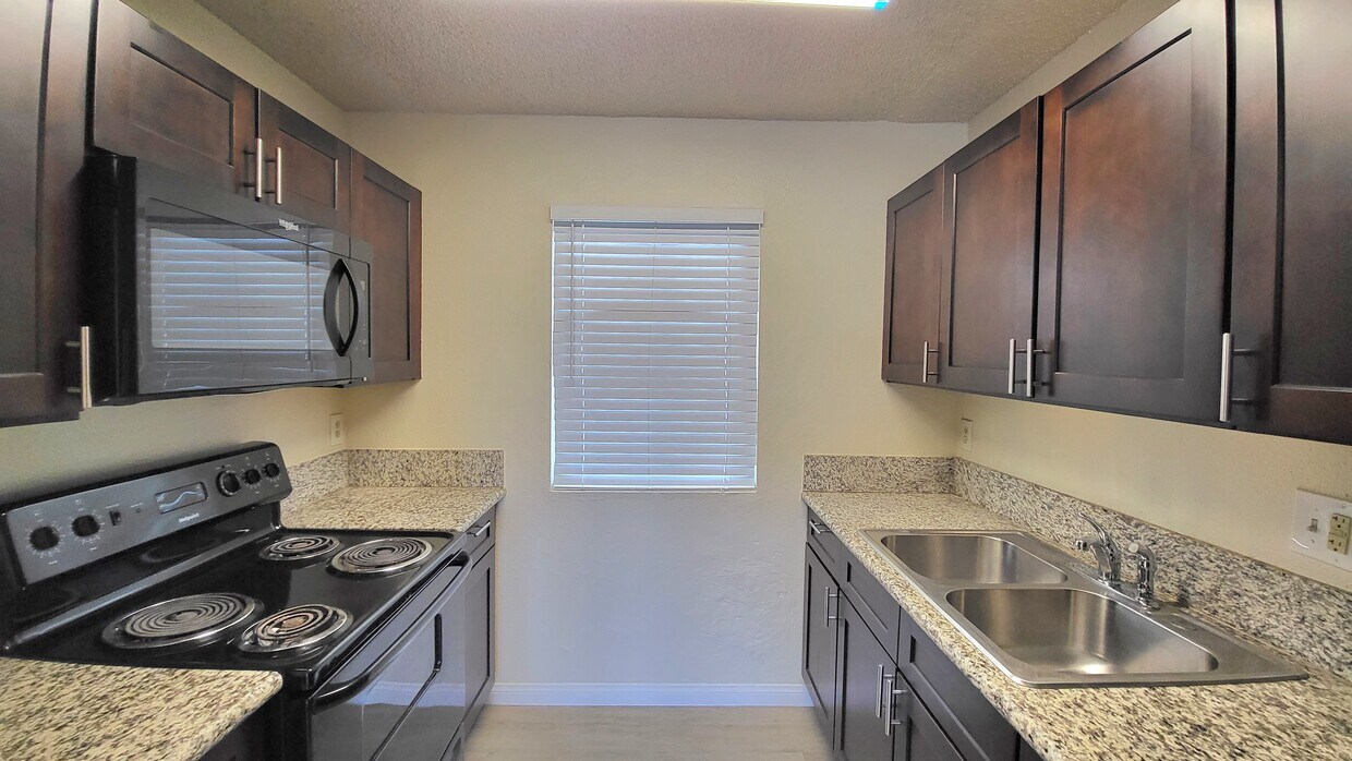 Primary Photo - Merlayne Apartments