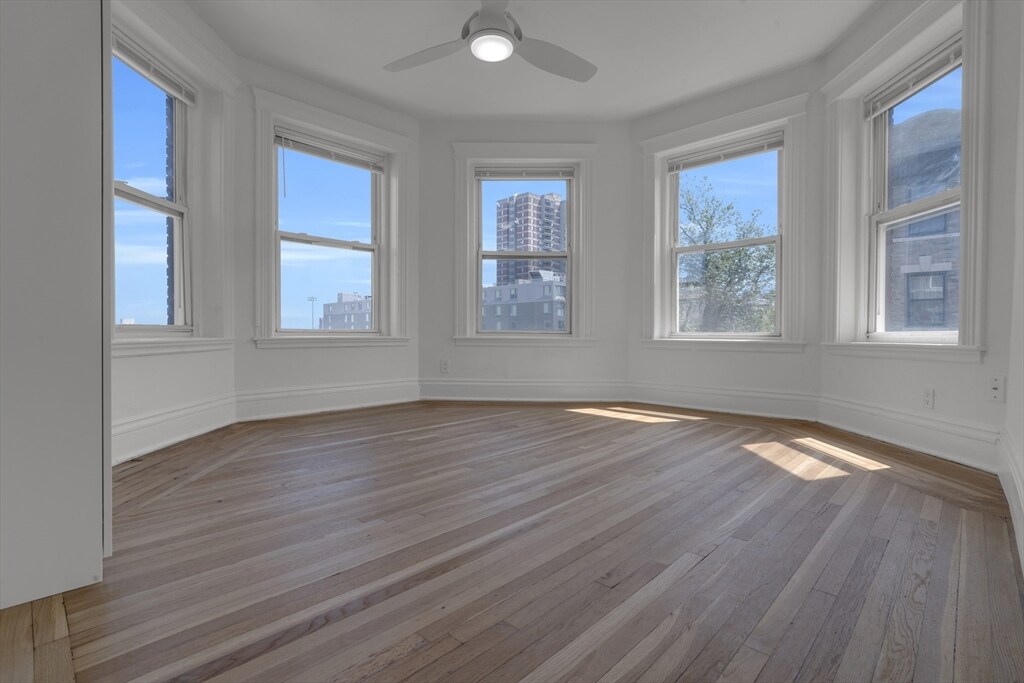Foto principal - 930 Commonwealth Ave