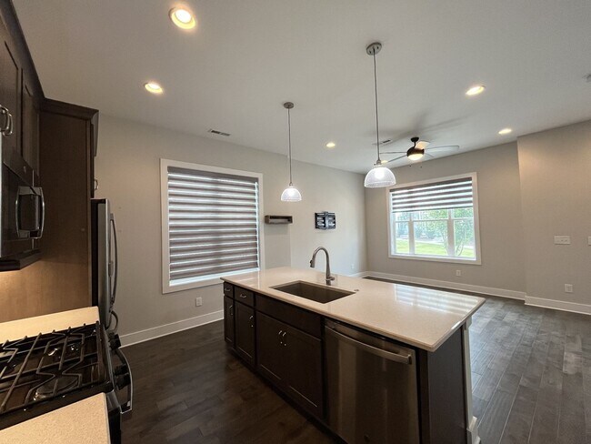Foto del edificio - 2/2.5 - MODERN TOWNHOME IN THE NATIONS