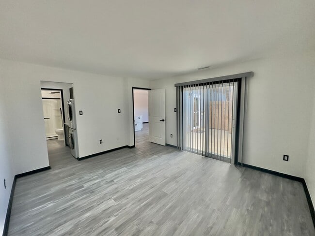 Building Photo - Luxury Newly Remodeled Condominium