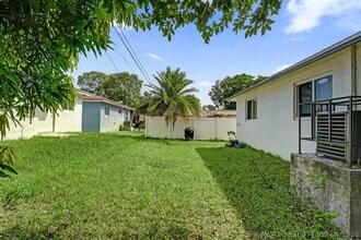 Building Photo - 830 NW 19th Terrace