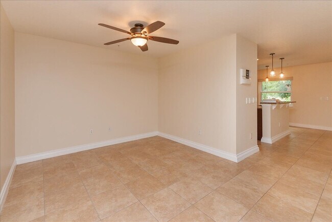 Foto del edificio - BACK ON MARKET!  Great Location~Best Commu...