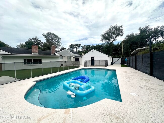 Foto del edificio - 5951 Clifton Ave