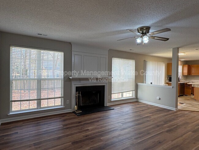 Foto del edificio - 9704 Erinsbrook Dr