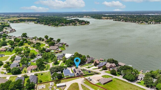 Foto del edificio - 923 Lake View Dr
