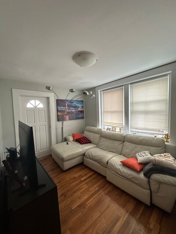 Foto del edificio - 972-974-974 Saratoga St