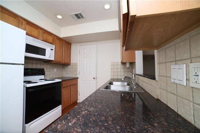 Kitchen - 2612 San Pedro St