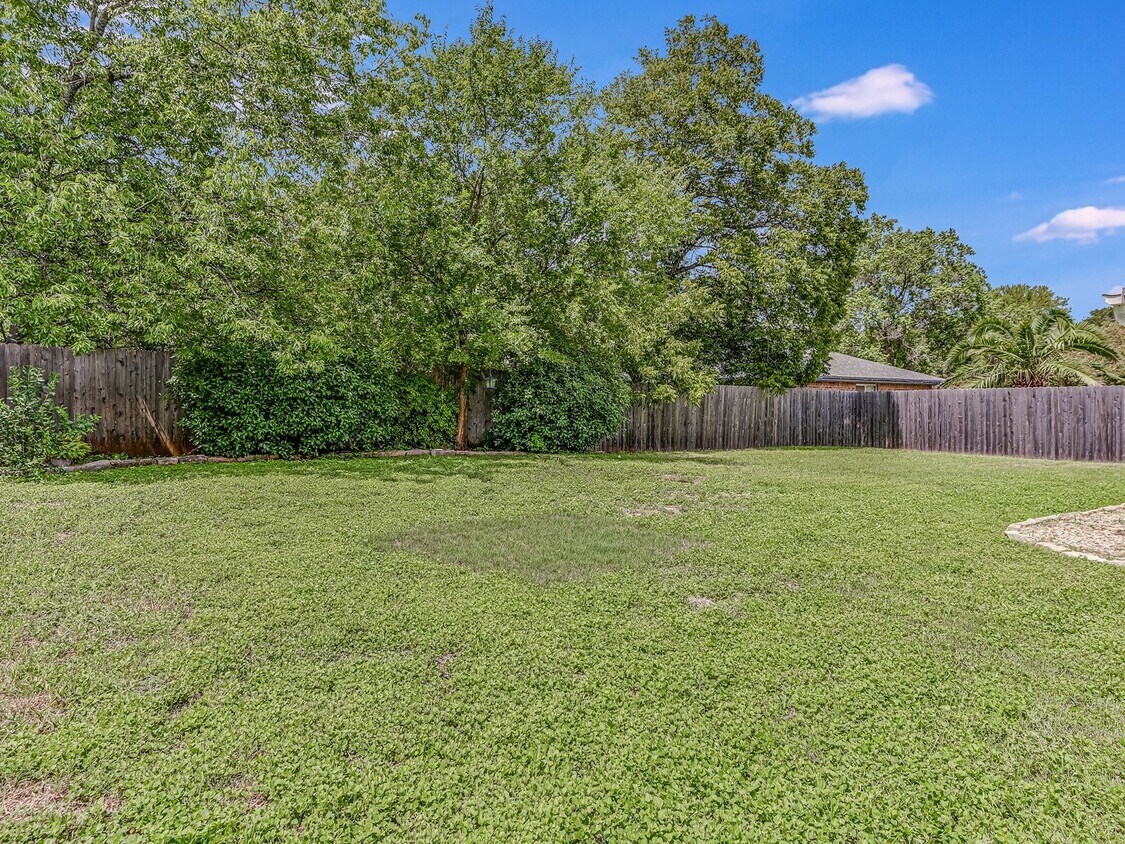 Building Photo - 1308 Radam Cir