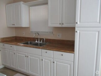 Building Photo - 8158 Kelton Dr