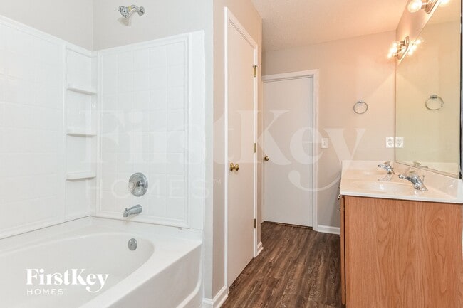 Building Photo - 800 Stockport Way