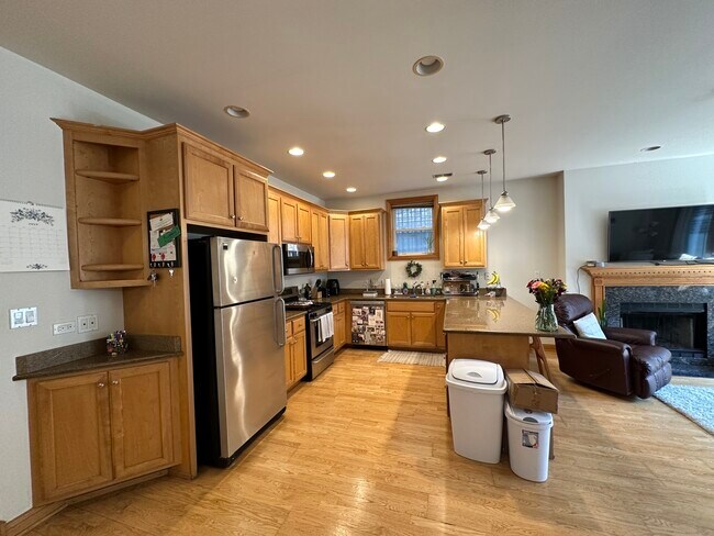 Foto del edificio - 4726 N Winthrop Ave