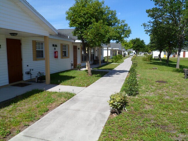 Foto del edificio - 10770 US Hwy 19 N