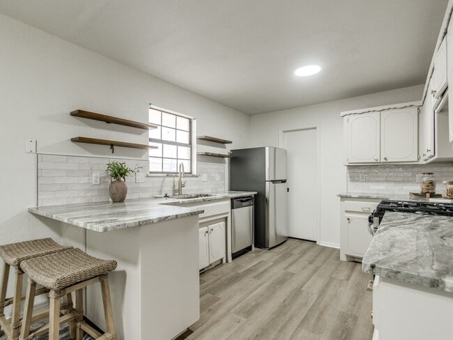 Building Photo - 10104 Primrose Ln