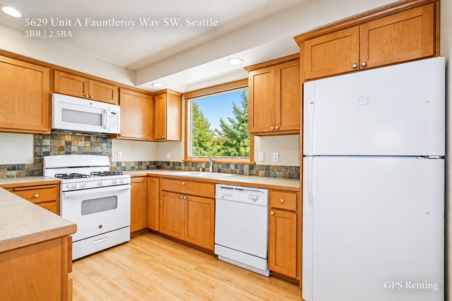 Foto del edificio - 5629 Fauntleroy Wy SW