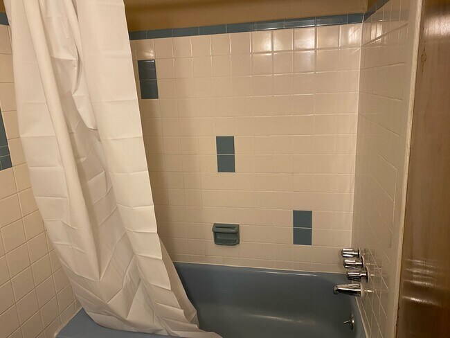 Restroom - 513 Philmar Ct