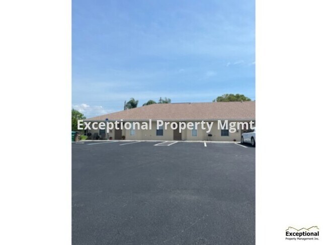 Building Photo - Available Beginning Of April!