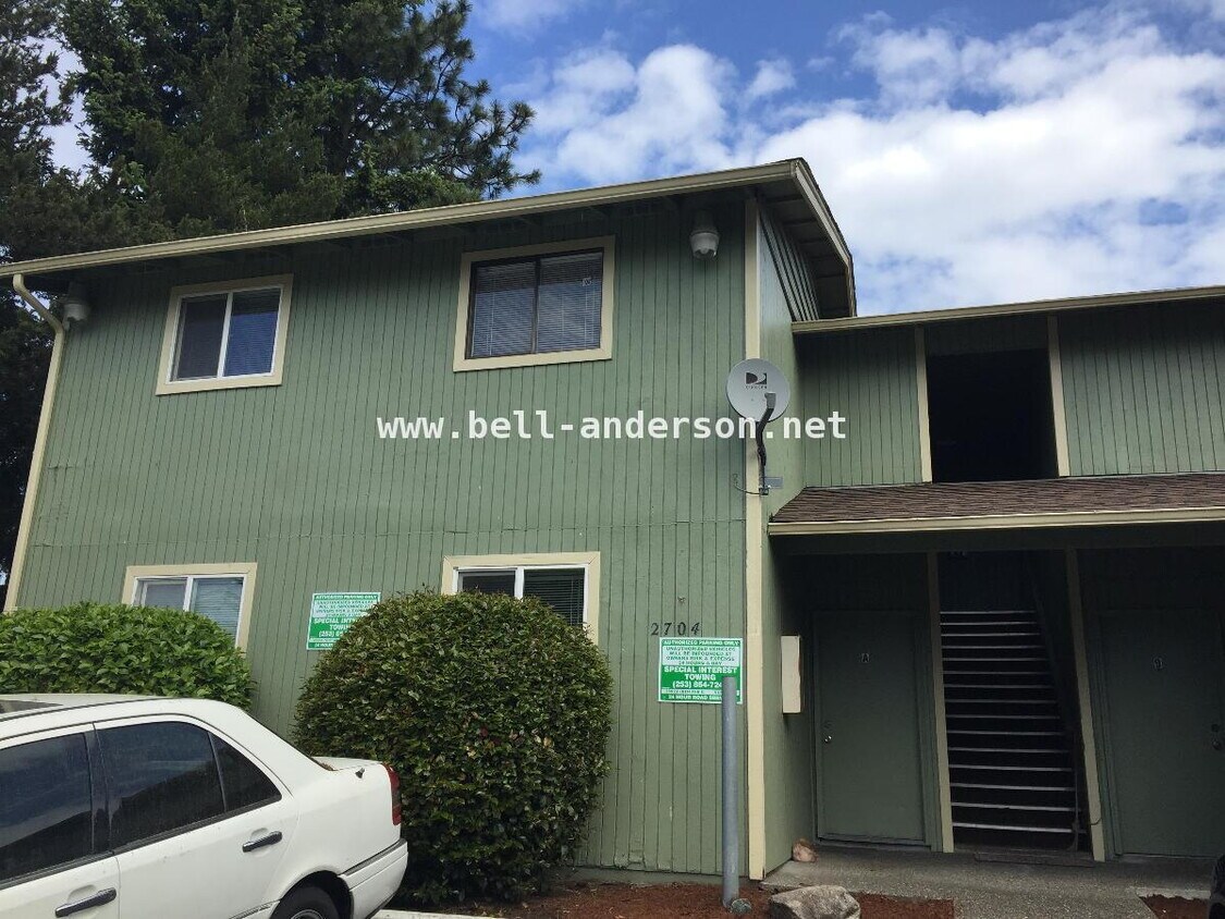 Primary Photo - 2 Bedroom Apartment in Kent- Available NOW!