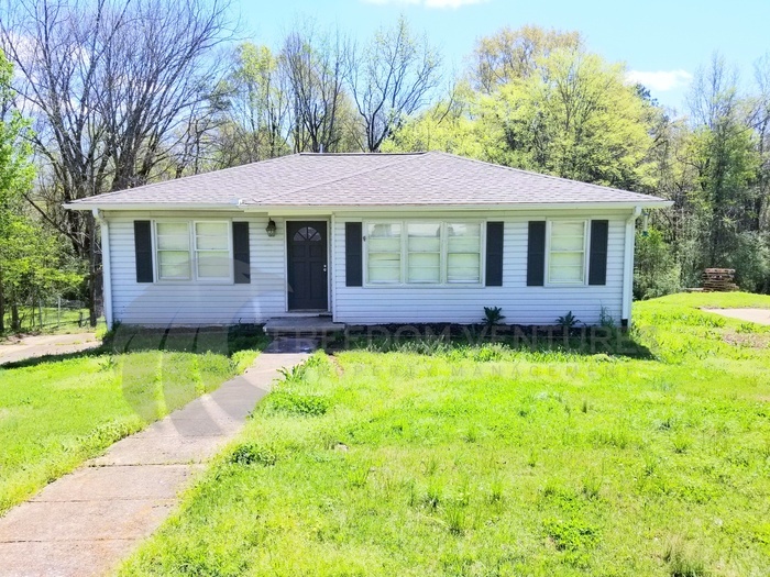 Primary Photo - 5821 Walnut Grove Rd