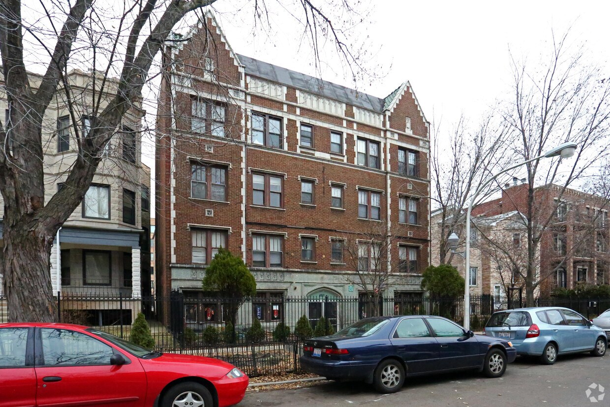 Primary Photo - Chatelaine Apartments
