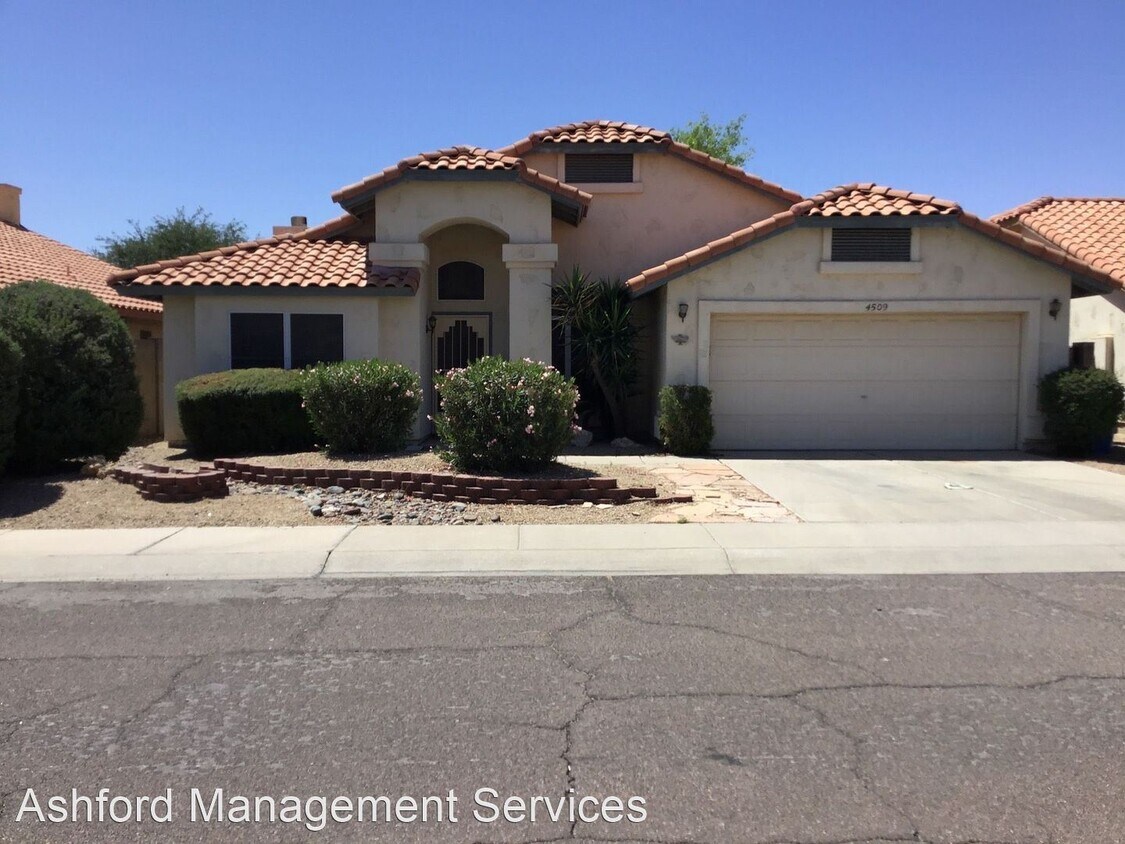 Foto principal - 3 br, 2 bath House - 4509 E. Thistle Landi...
