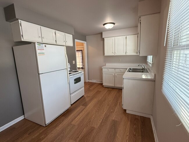 Building Photo - 1016 Fieldcrest Dr