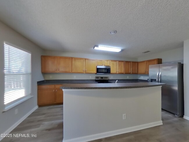 Foto del edificio - 7134 Beekman Lake Dr